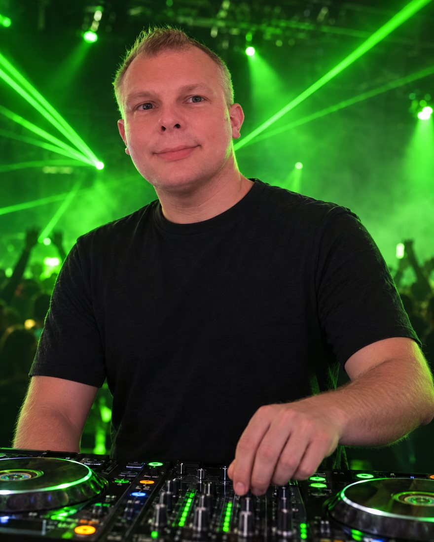 Martin Thadewaldt alias DJ Maddin am DJ-Pult